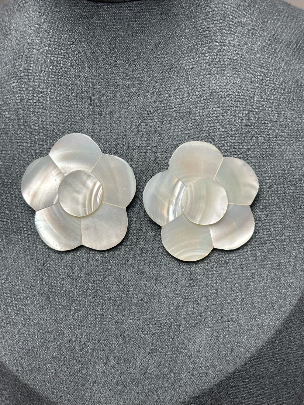 Mother-of-Pearl Floral flower pierced earrings